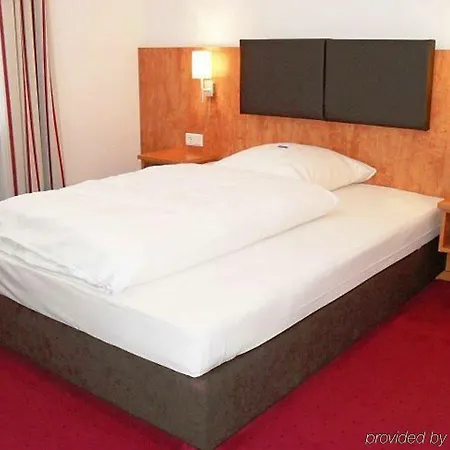 Neuwirtshaus 호텔 3*