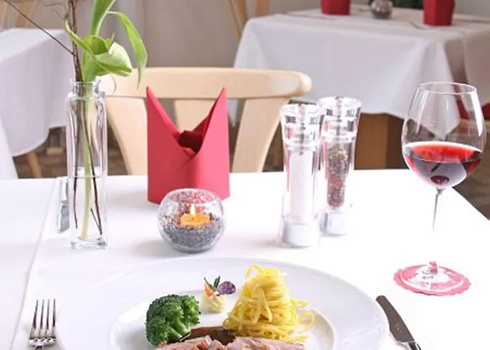 Neuwirtshaus Hotel 3*